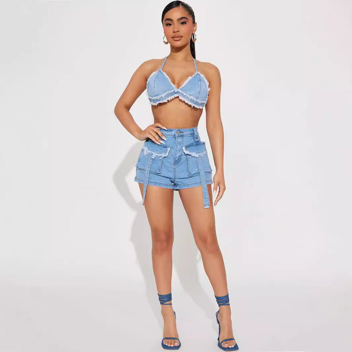Dame højtskårne denim-shorts med stilfuldt cargo-design og frynsede elementer Stilla