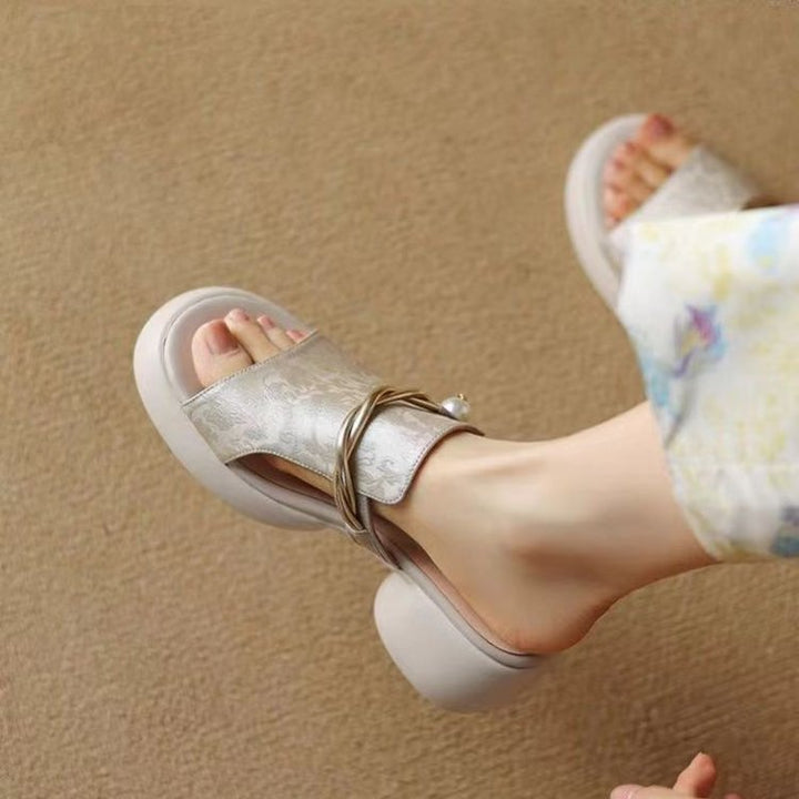 Dame skridsikre plateau-sandaler med elegant perleaccent og moderigtigt remdesign Stilla