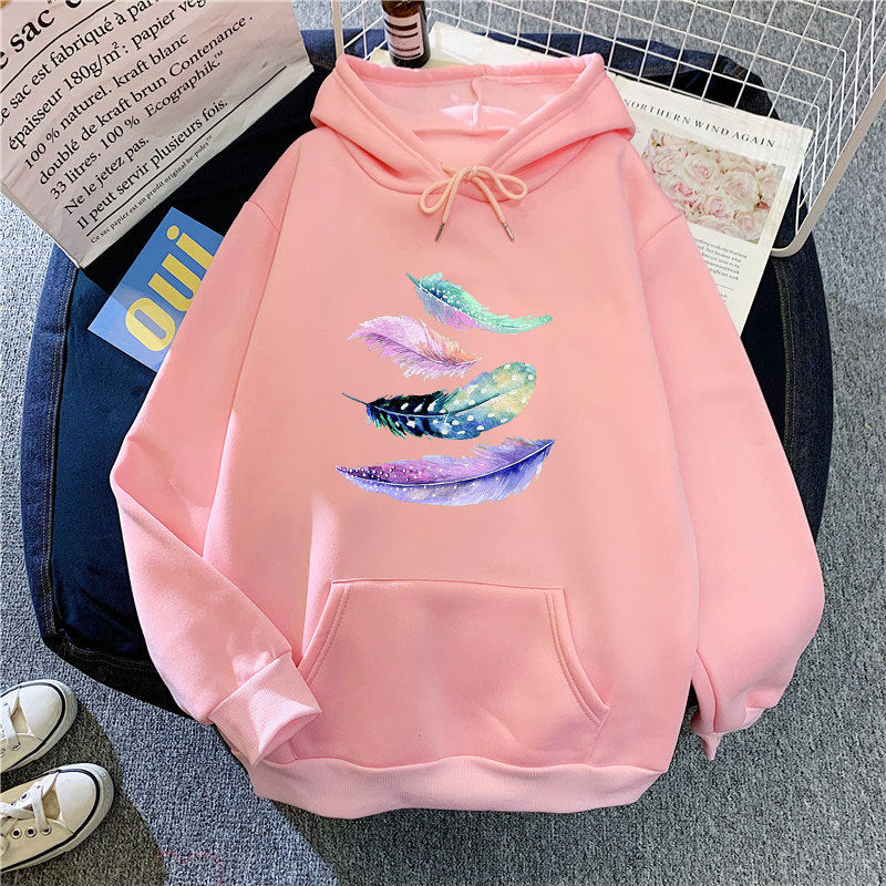 Kvindernes hoodie med kunstnerisk fjer motiv Skovae