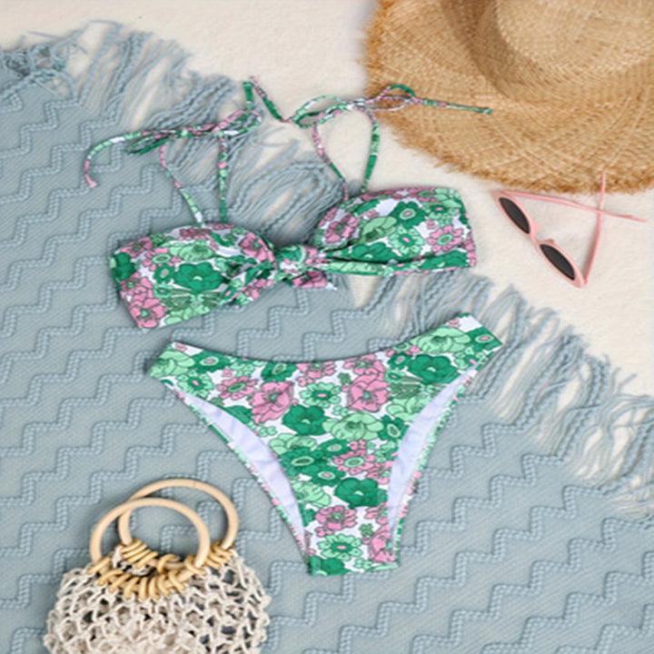 Dame triangel-bikini med legesygt blomsterdesign og behagelige stropper Skovae