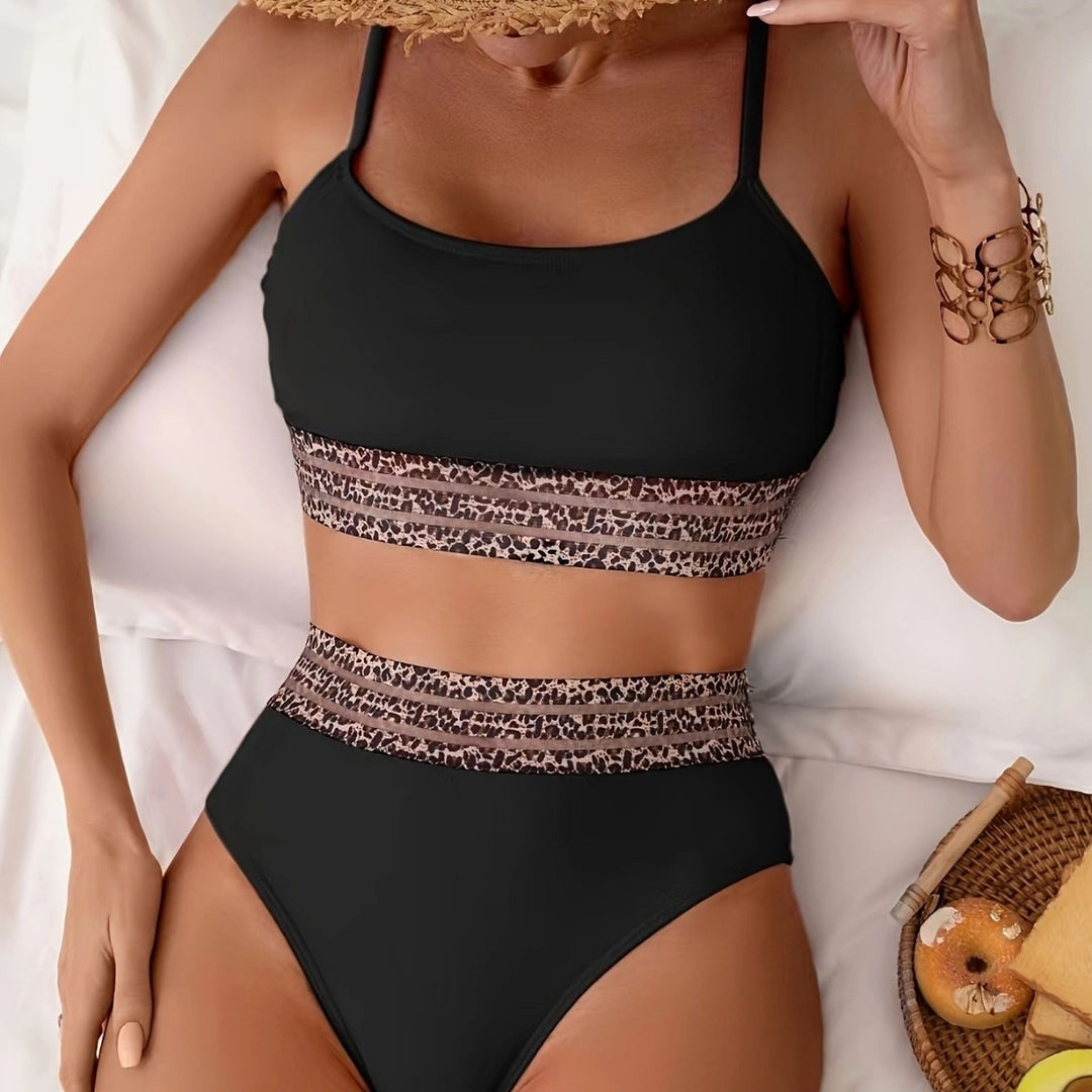 Dame bikini-sæt med elastisk taljebånd og modetrendstribet design Stilla