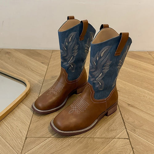 Dame cowboystøvler med kunstnerisk broderi og moderigtigt hæl Stilla