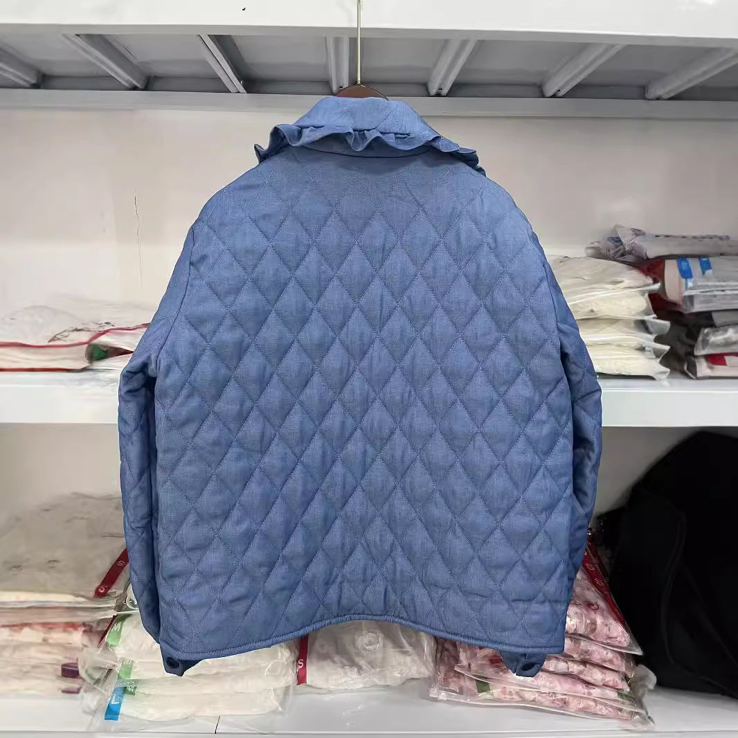 Femme quilted oversized jakke med ruffle krave Stilla