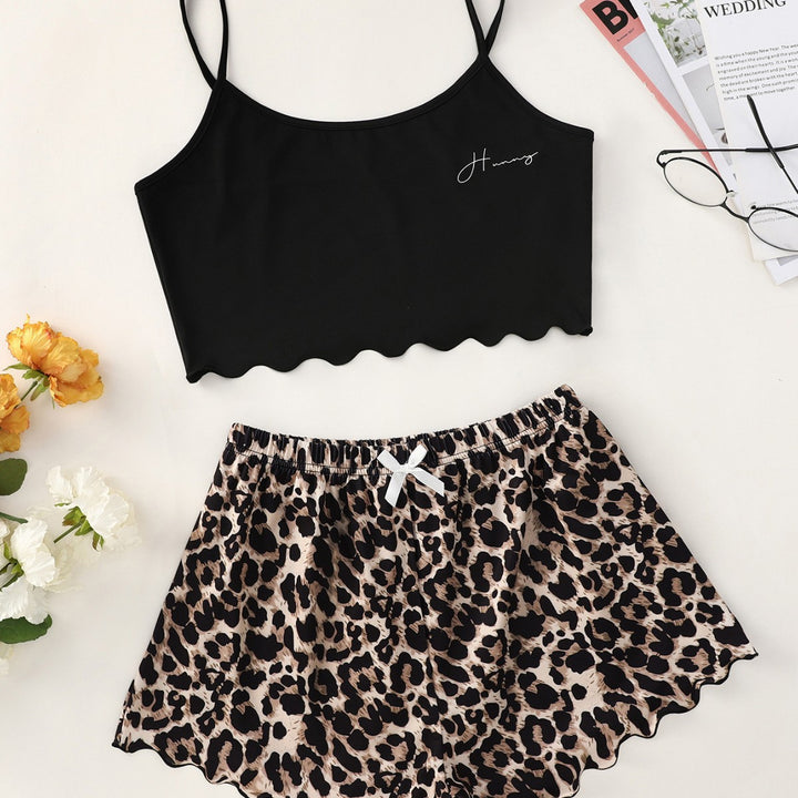 Dame behageligt siddende top og shorts sæt i moderne leopardstil Stilla