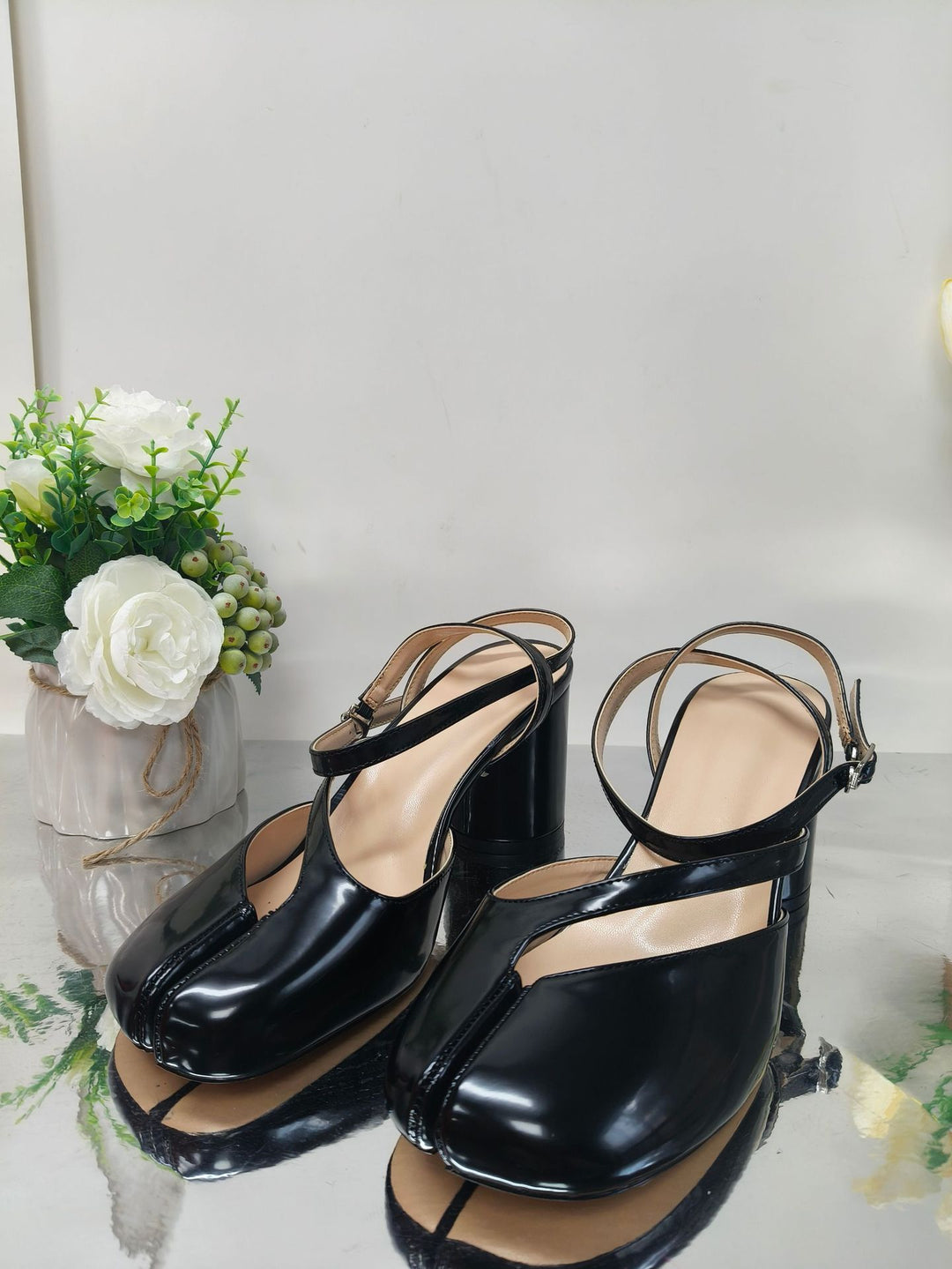 Femme Open-Toe Chunky Hæl Sandaler med elegant Ankelslynge Stilla