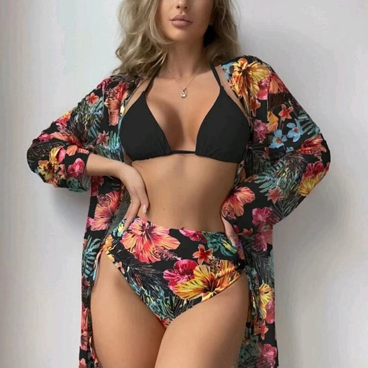 Dame bikini-sæt med tropisk blomstermønster og gennemsigtig kimono Stilla