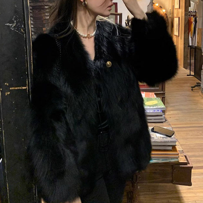 Kvindernes fashionable faux fur jakke med elegante knapdetaljer Stilla