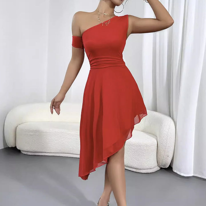 Dame asymmetrisk One-Shoulder kjole med figursyet snit og elegant flow Stilla