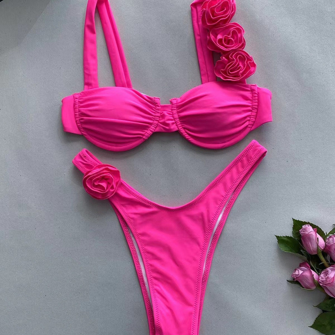 Dame bikini-sæt med blomstret flæse-design og figursyet snit Stilla