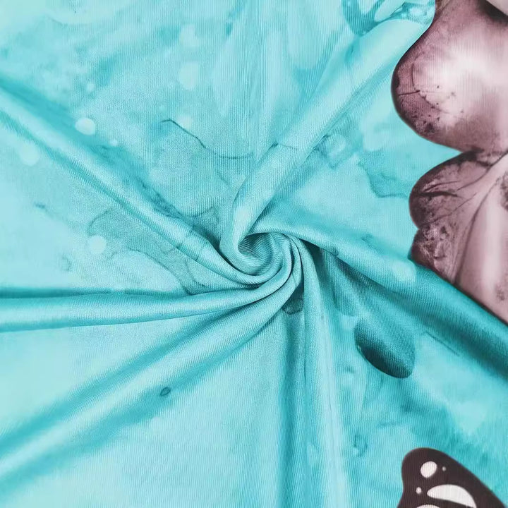 Damekjole med kunstnerisk sommerfugletryk og luftig silhuet Stilla