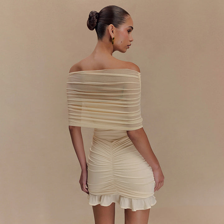 Dame forførende bodycon-kjole med off-shoulder design og ruching Skovae