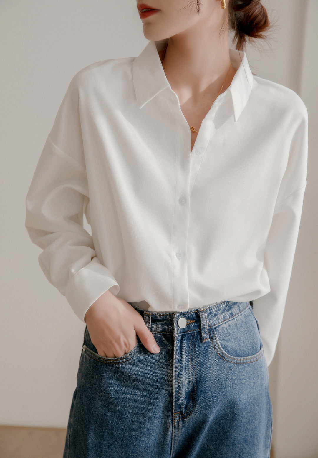 Kvinders oversized bluse med elegant krave og afslappet pasform Stilla