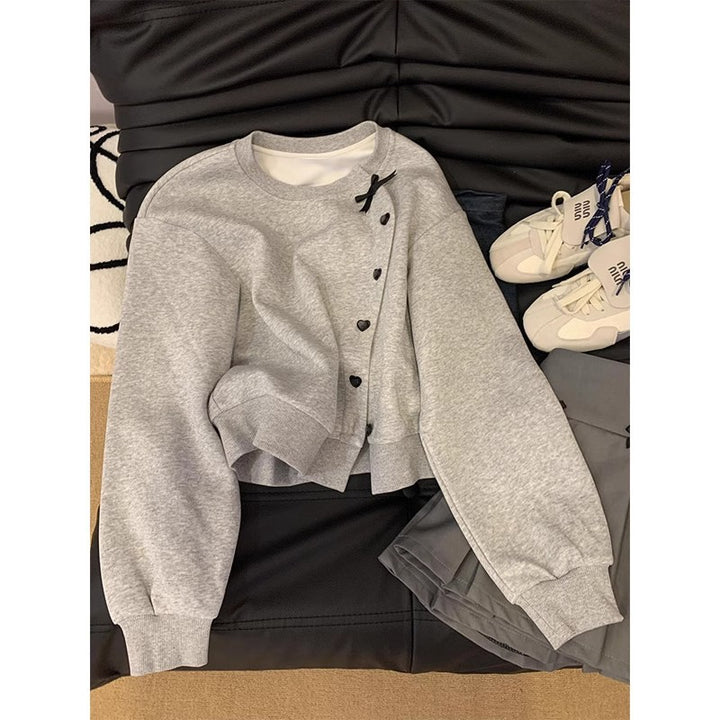 Femme Korte Button-Front Sweatshirt med Hjerte Detalje Stilla