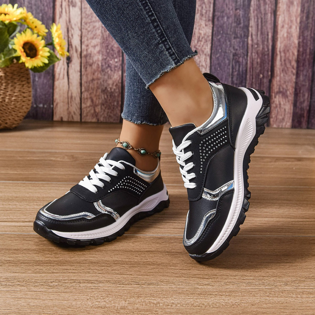 Dame Sporty Sneakers med moderigtigt metallic-detalje og åndbar overfladeteknologi Stilla