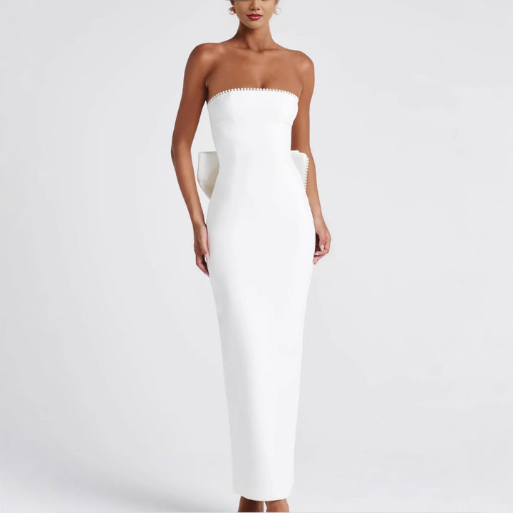 Kvinders elegante figursyede maxikjole med off-the-shoulder design og trendy ruffle detaljer