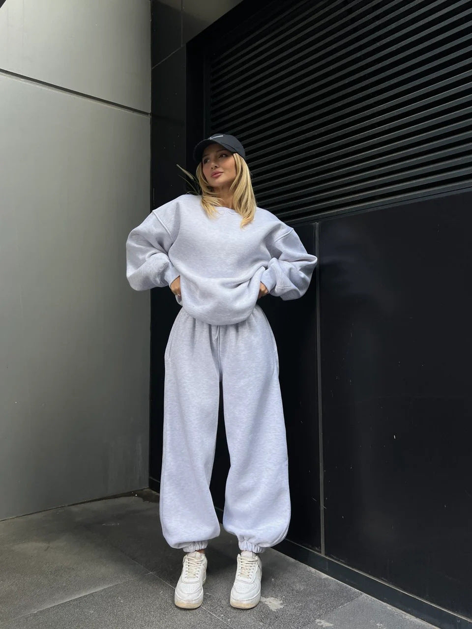 Dame afslappet sæt med oversized pasform og elastiske manchetter Skovae