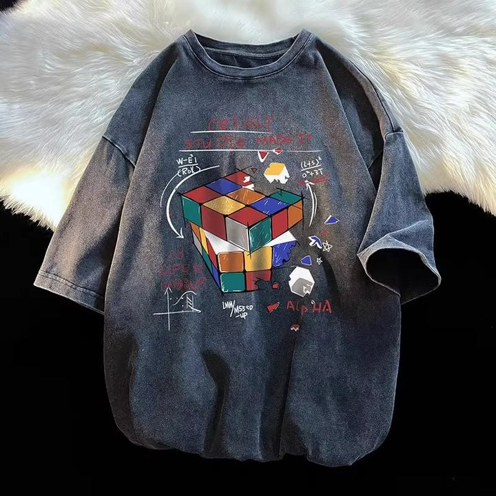 Dame T-shirt med kreativ terningmotiv og urban grafikdesign Stilla