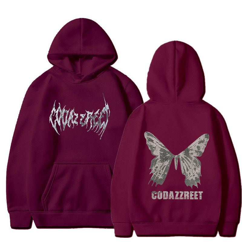 Kvinders hoodie med iøjnefaldende sommerfugl design og kunstnerisk skrift Skovae