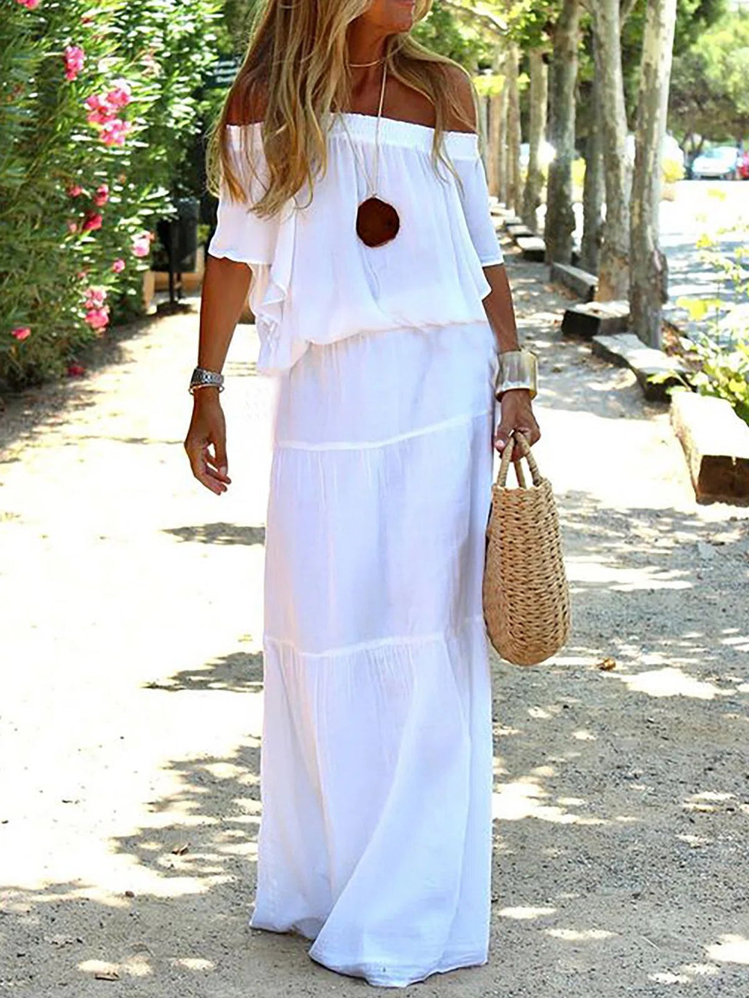 Dame Off-Shoulder Maxikjole med flydende snit og elegante volangdetaljer Stilla