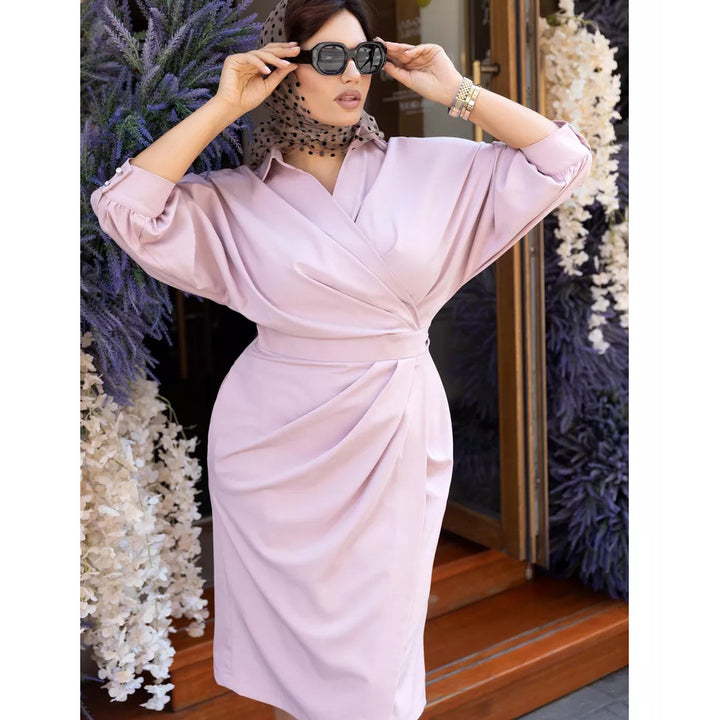 Dame wrap kjole med elegant drapering og taljeret snit Stilla