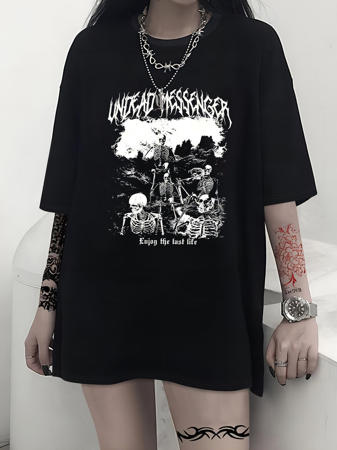Dame T-shirt med kunstnerisk skeletmotiv og unikt tryk Skovae