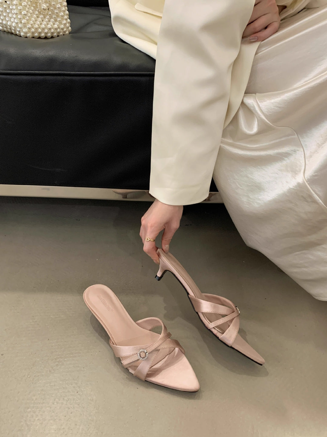 Femme spids tå-sandaletter med dekorative rhinestone accenter Stilla
