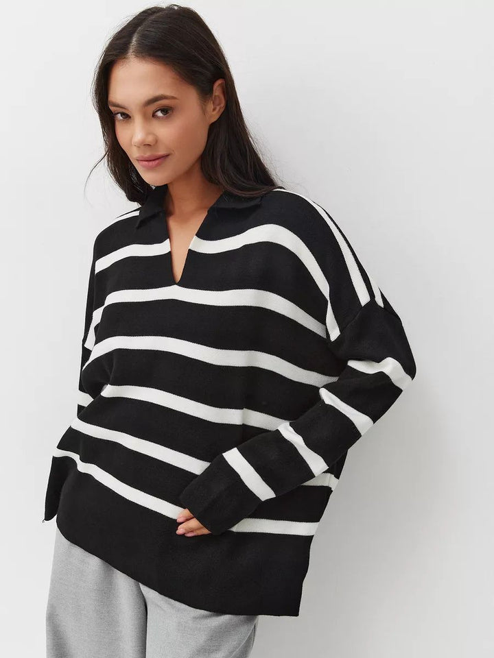 Dame afslappet strikpullover med klassisk polo krave og moderne stribemønster Stilla