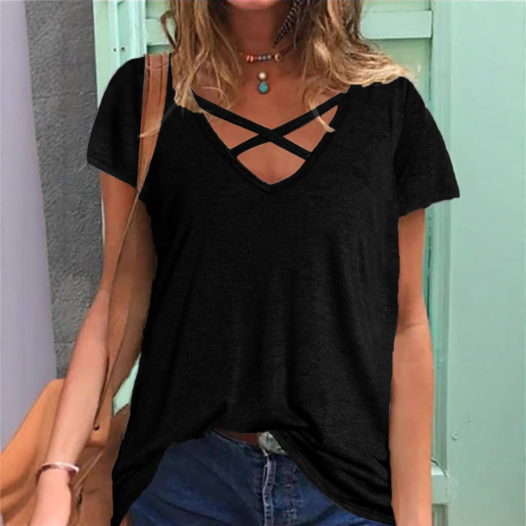 Dame T-shirt med moderne V-udskæring og krydsbåndselementer Stilla