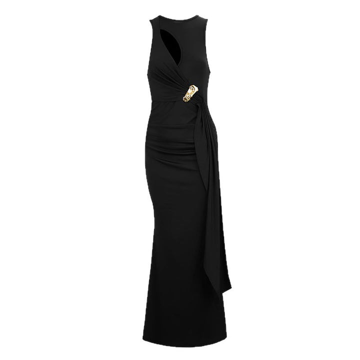 Dame figurtilpasset aftenkjole med asymmetrisk snit og elegant drapering Skovae
