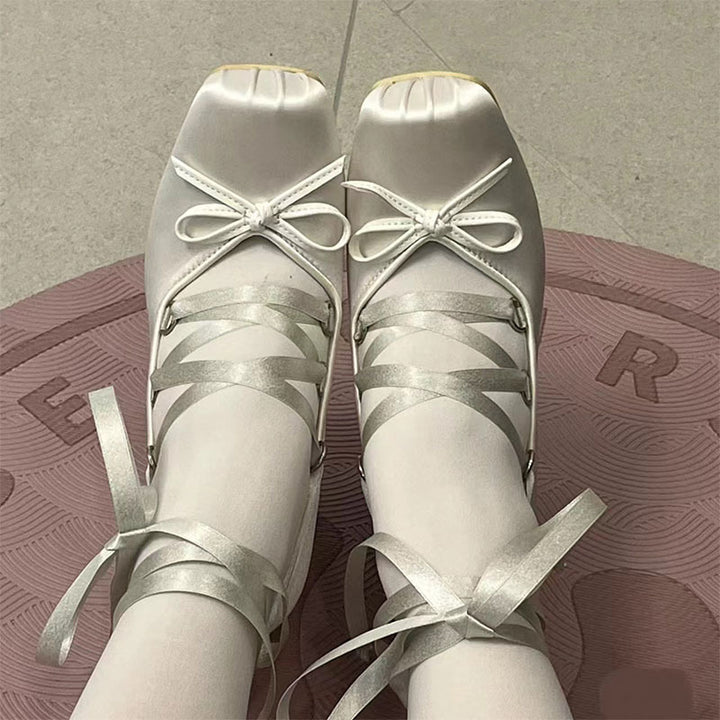 Femme Satinbånd-Detail Blokhæl Pumps Stilla