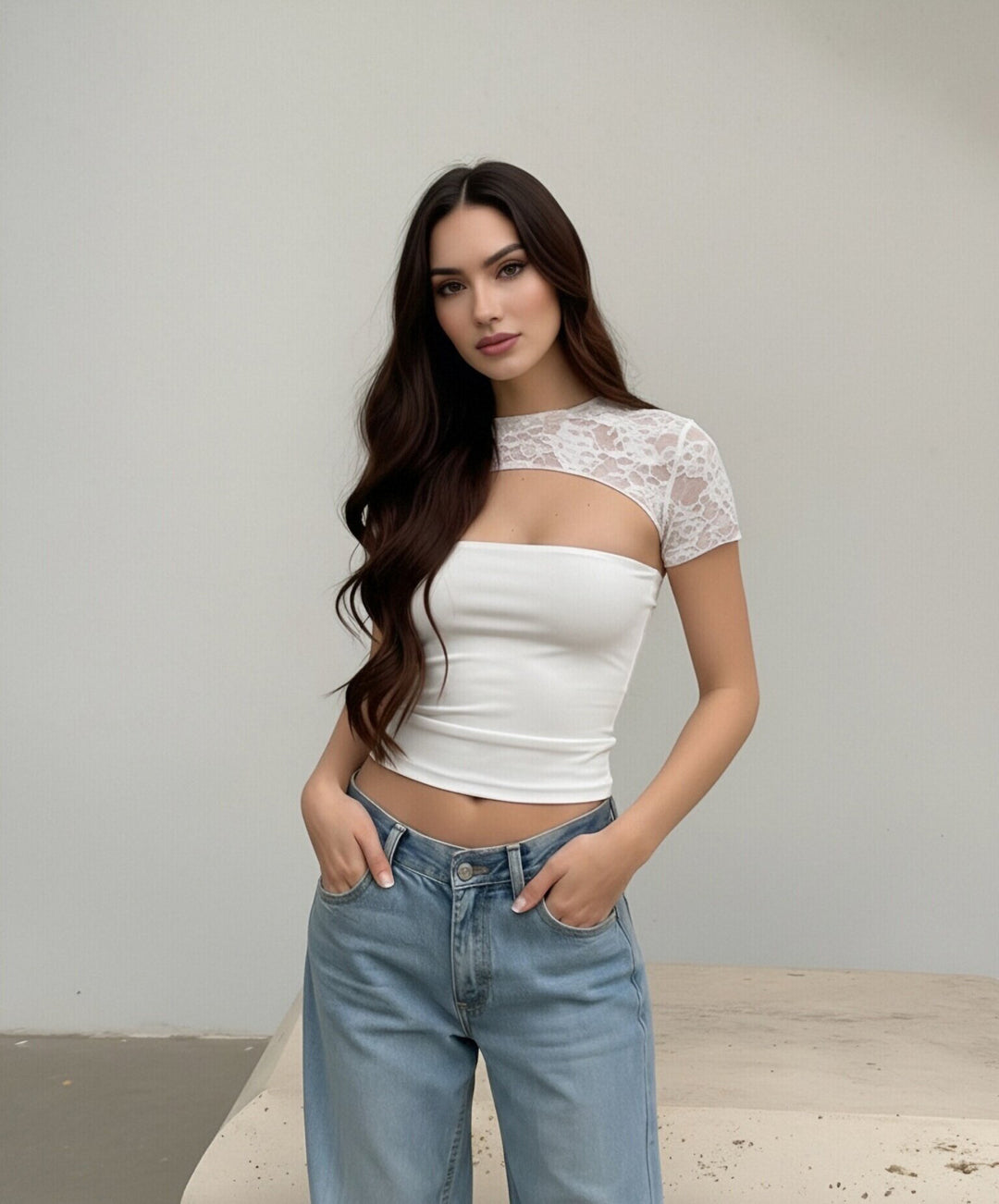 Dame crop top med spids ærme og tætsiddende design Skovae