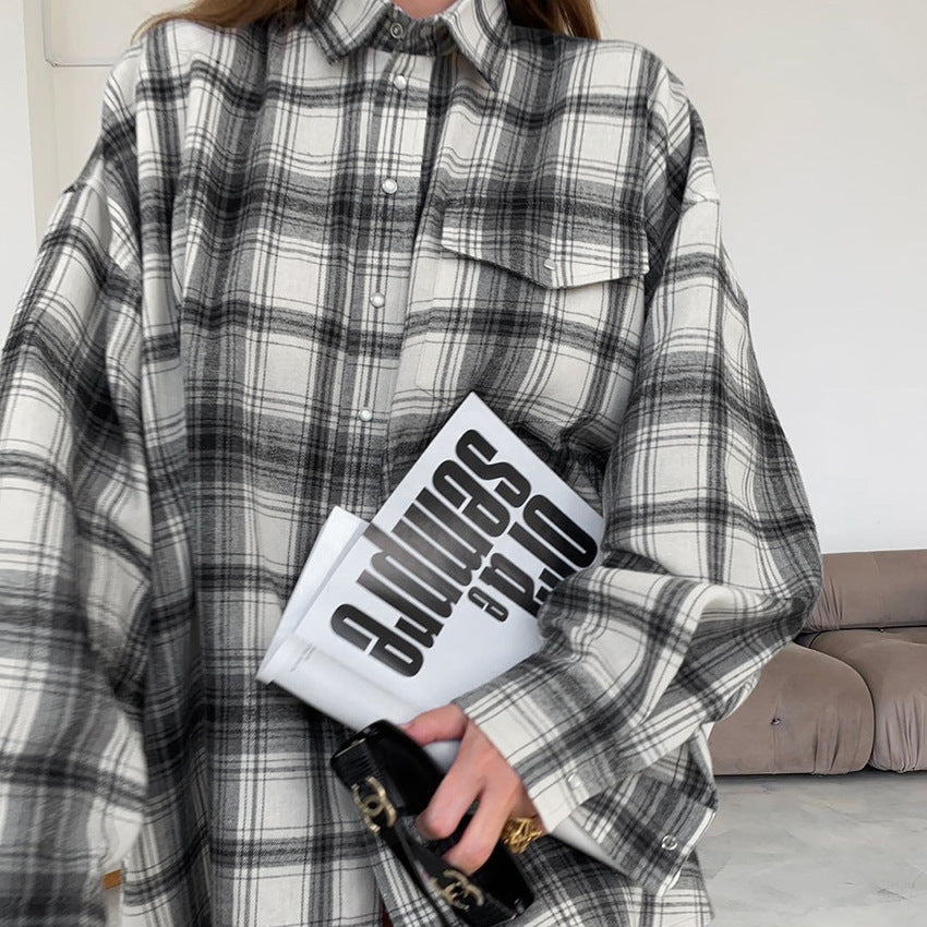 Dame ternet kjole med afslappet snit og moderne oversized design Stilla