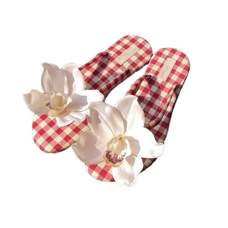 Dame Floral Accent Flip Flops Stilla