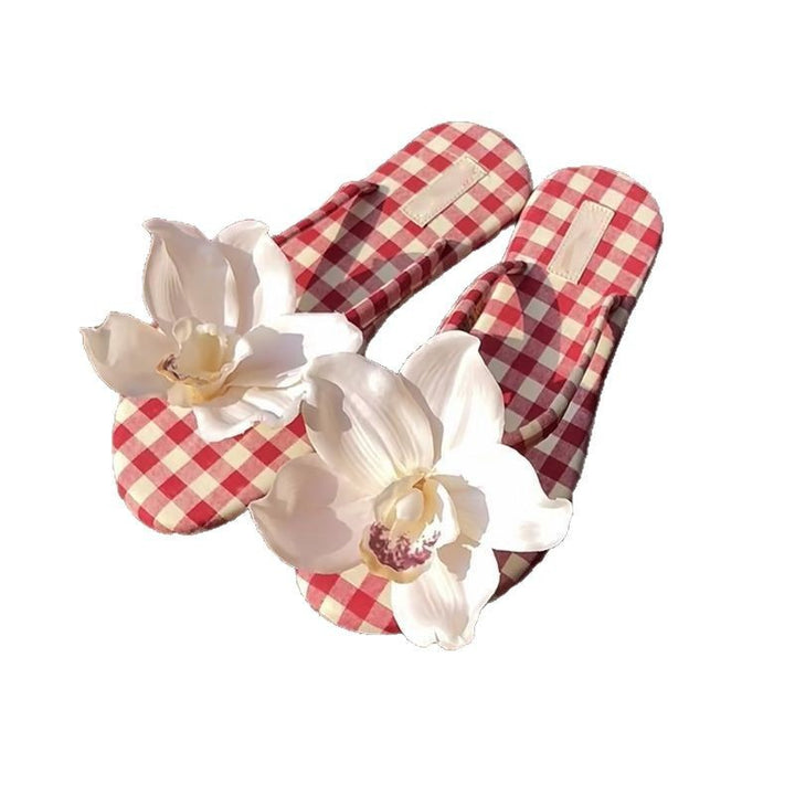 Dame Floral Accent Flip Flops Stilla