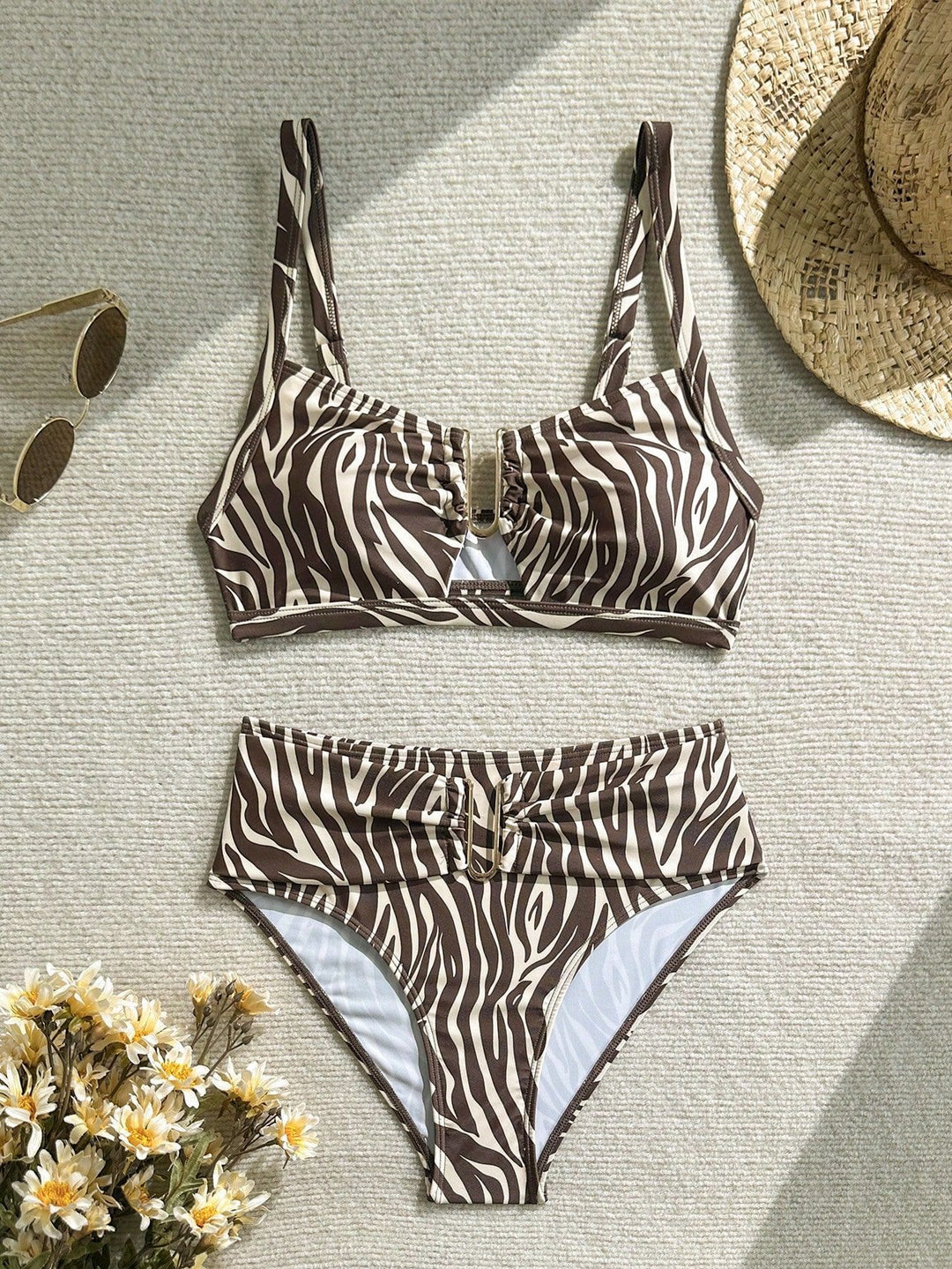 Dame bikiniset med moderne lukning og blomstret design Skovae
