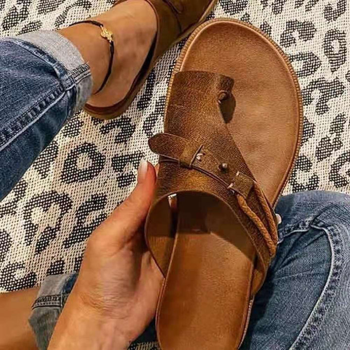 Dame komfortable clogs med moderne rem-design og anatomisk sål Stilla