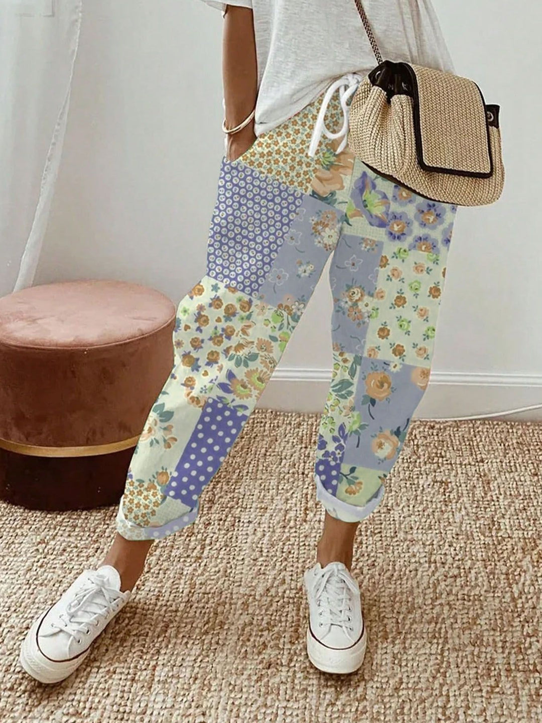 Dame patchwork-bukser med florale mønstre og afslappet snit Stilla
