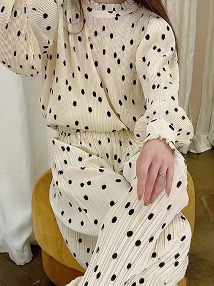Damebluse i trendy punktmønster med elegante pufærmer og høj krave Stilla