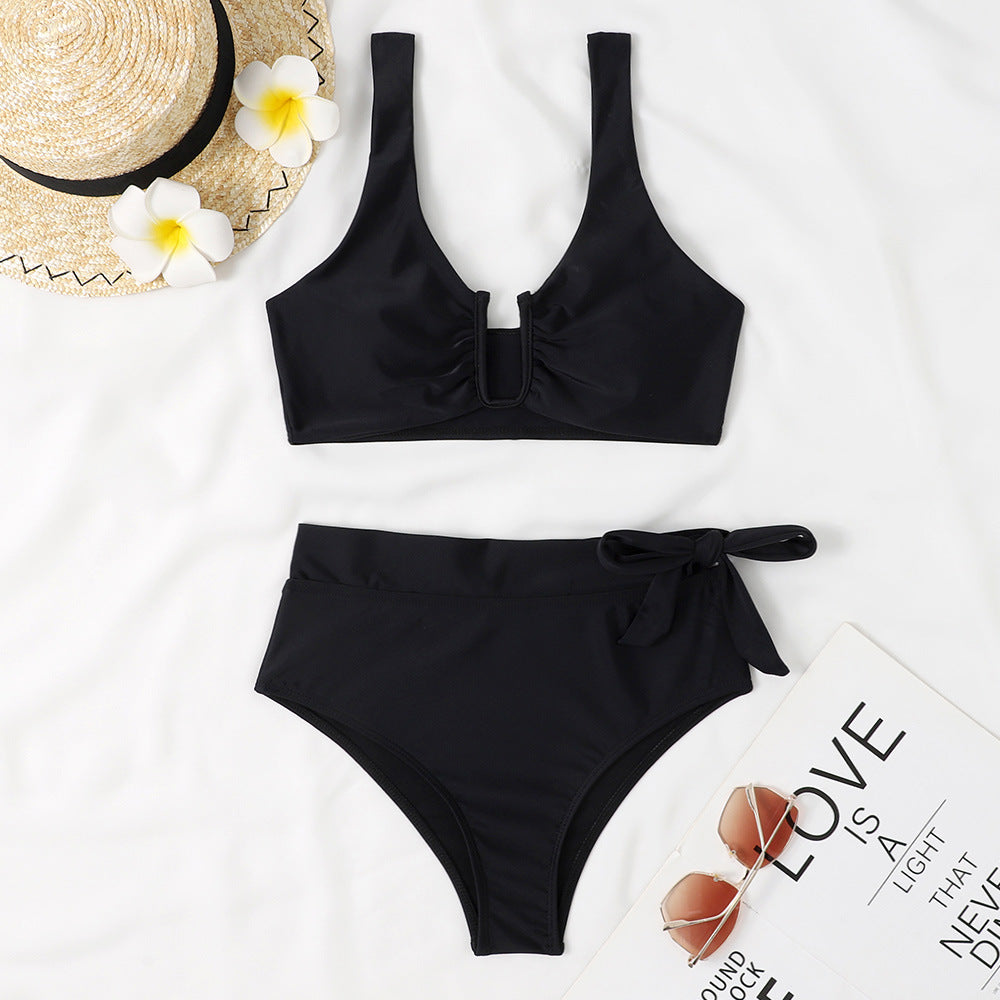 Dame Bikini-sæt med elegant knudedesign og højtaljeret buks Skovae