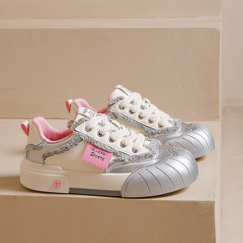 Dame sport sneakers i moderne retro-design med robust overdel og skridsikkert sål Stilla