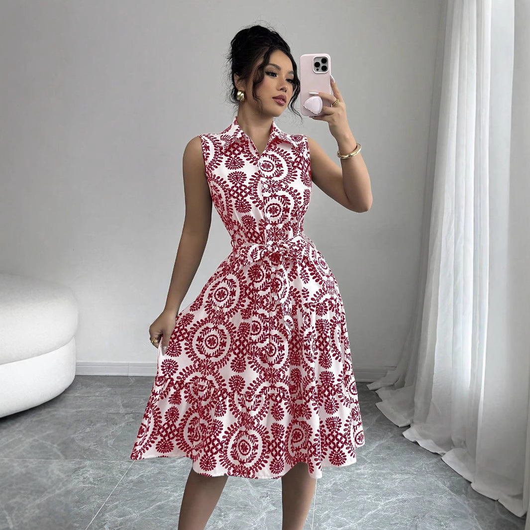 Dame Midi-kjole med blomstertryk og figursyet design Stilla