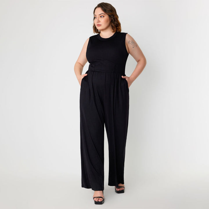Dame jumpsuit med elegant off-shoulder design og praktiske sidelommer Skovae