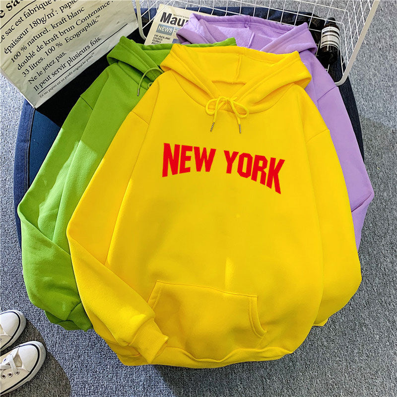 Kvinders hoodie med stilfuldt New York design Skovae