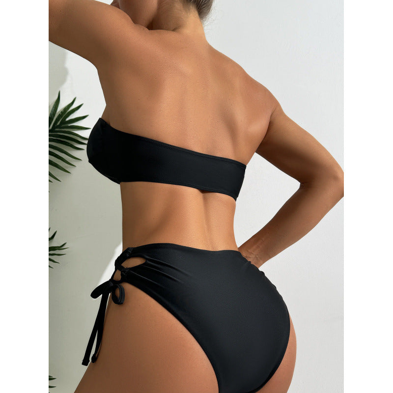 Dame Bandeau-bikini med raffineret knudedesign og høj benudskæring Skovae