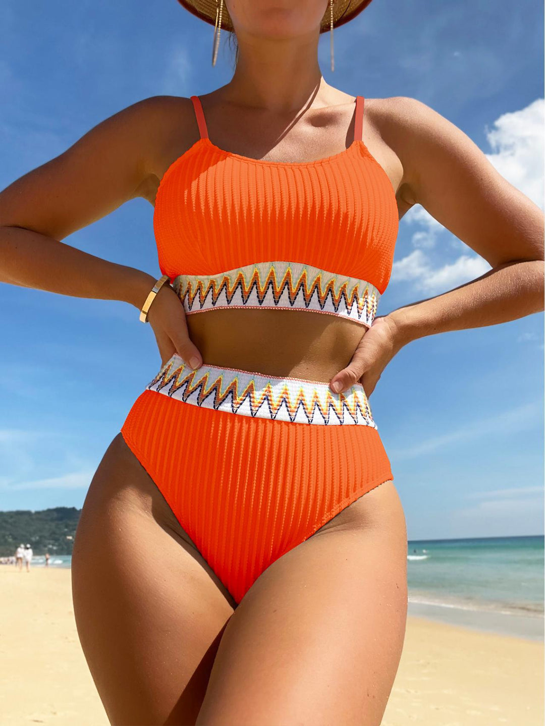 Dame Bikini-sæt med moderne ribdesign og farverige akcenter Stilla