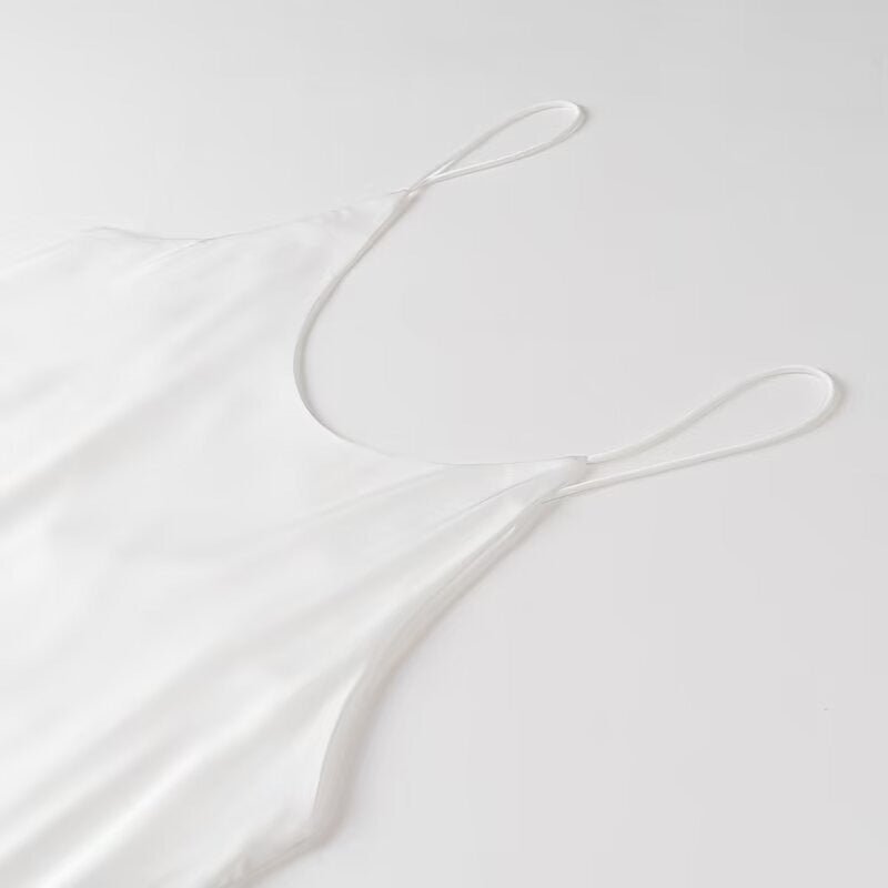 Dame Slipkjole med fin ribstruktur og justerbare spaghetti-stropper Stilla