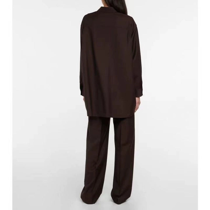 Kvinders elegante bluse med lange ærmer og minimalistisk knaplukning Stilla
