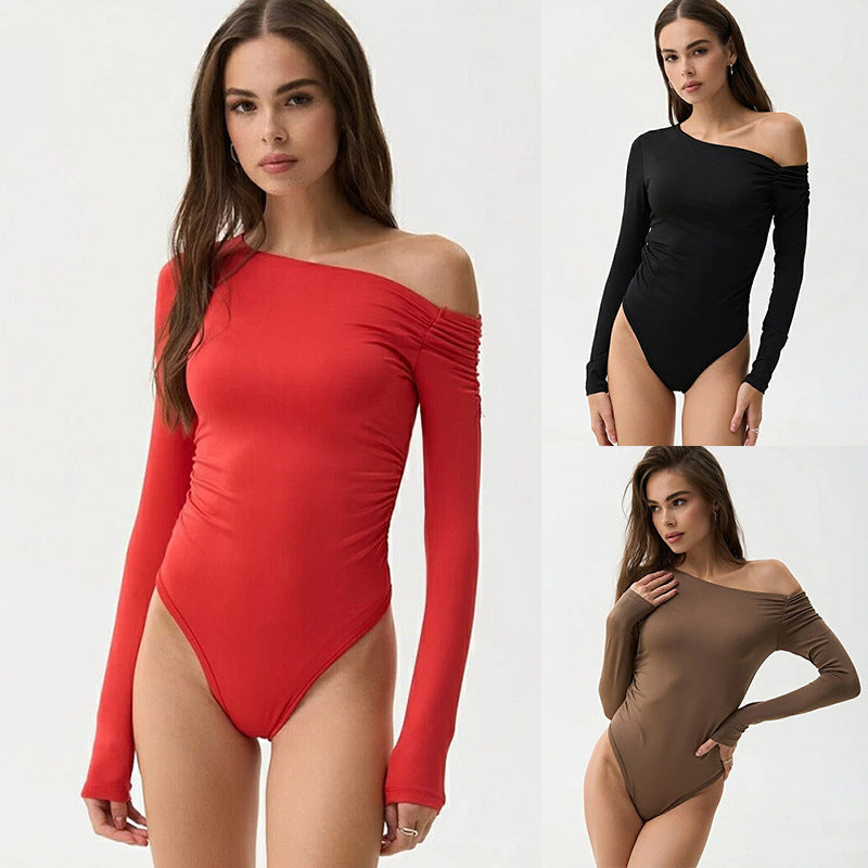 Dame bodysuit med asymmetrisk snit og raffineret ruffle-design Stilla
