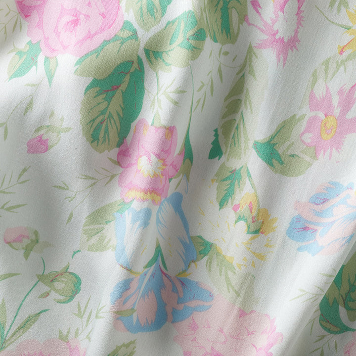 Dame sommerligt pyjamas-sæt lavet af let, åndbart materiale med blomstermønster Stilla