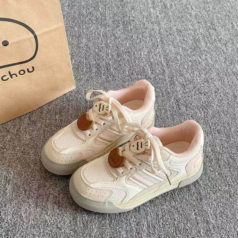 Dame sportlige sneakers med åndbart tekstiloverflade og unikke accenter Stilla